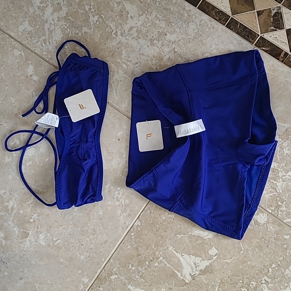 Fabletics Women's 2 pc Blue Swimsuit Small - Picture 3 of 4